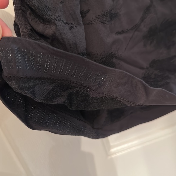 Athleta Speedlight tank w flowers - Picture 6 of 6